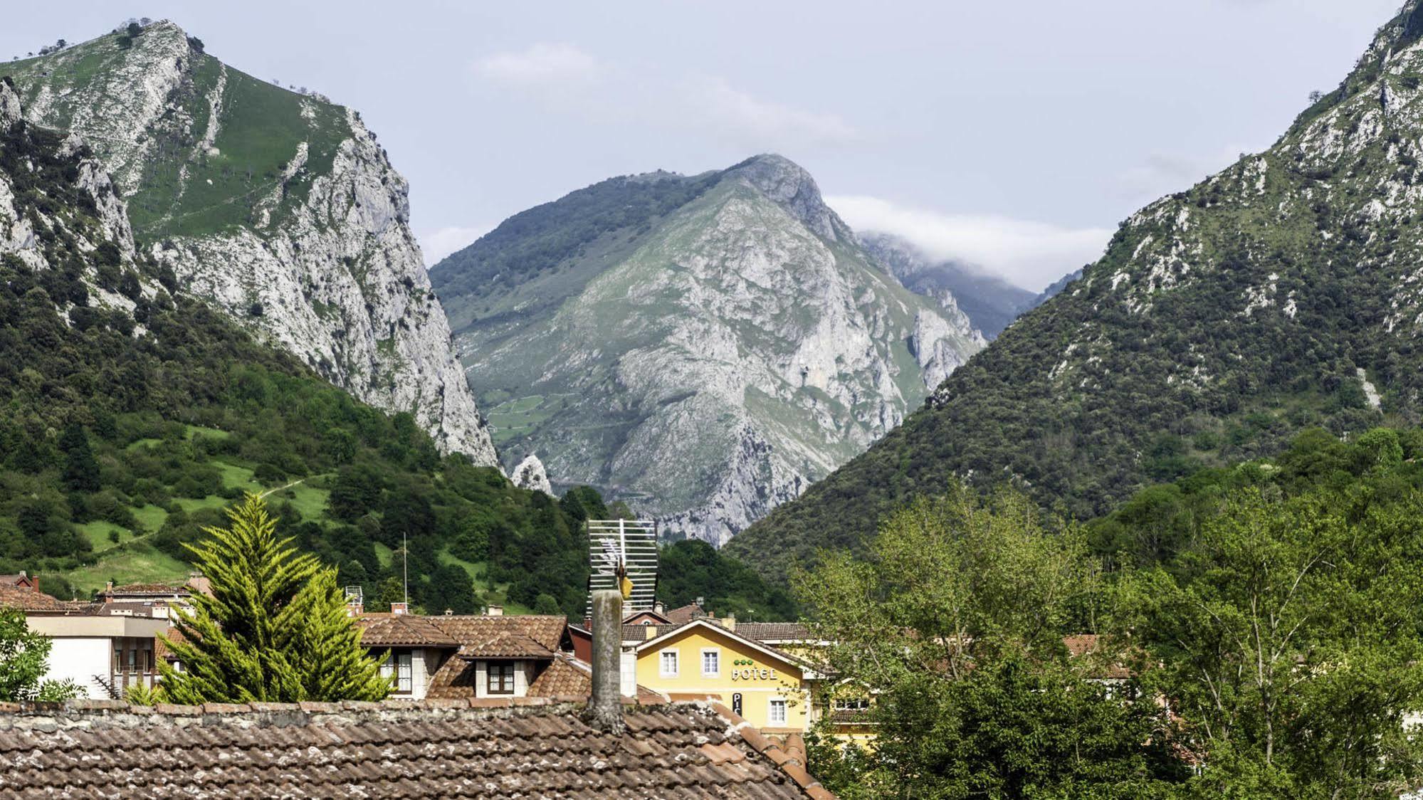 Apartamentos El Caxigu Arenas De Cabrales Exteriér fotografie